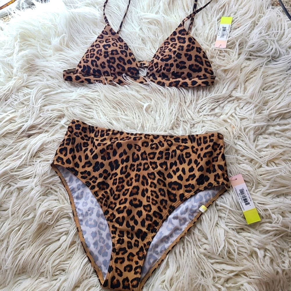 Summersalt suit NWT top size 6, bottoms size 8